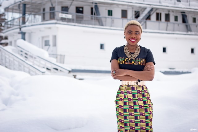 Finally found the perfect African print fashion. Simple, chic, vibrant and bold. This Kente mermaid pencil skirt has my name written on it. The stretchy, no-show new fabric used by this African print designer allows it conform to my curve. African print styles are definitely becoming popular in mainstream fashion and media. Love how she kept the look simple with that #melanin tee. #ankara #africanprint #ankarafashion #nigerian