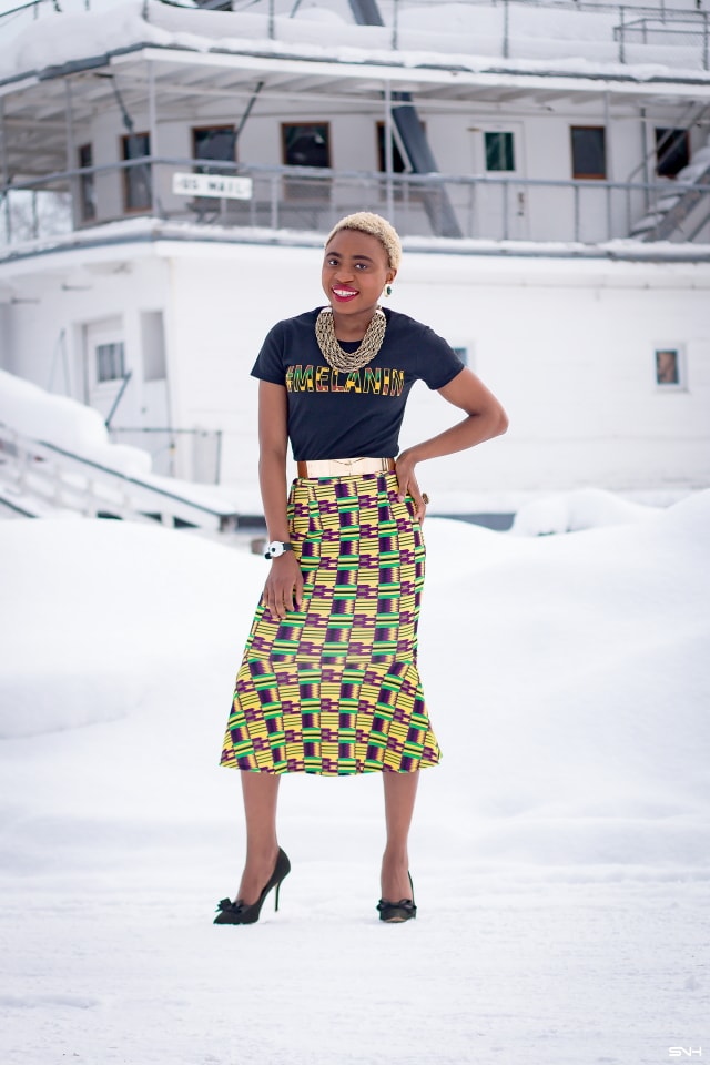 Finally found the perfect African print fashion. Simple, chic, vibrant and bold. This Kente mermaid pencil skirt has my name written on it. The stretchy, no-show new fabric used by this African print designer allows it conform to my curve. African print styles are definitely becoming popular in mainstream fashion and media. Love how she kept the look simple with that #melanin tee. #ankara #africanprint #ankarafashion #nigerian