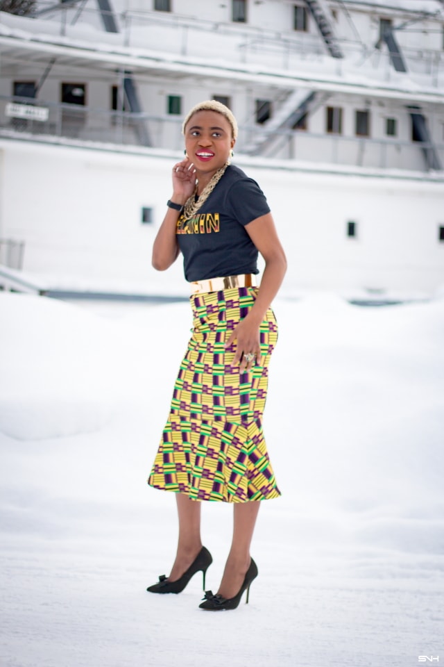 Finally found the perfect African print fashion. Simple, chic, vibrant and bold. This Kente mermaid pencil skirt has my name written on it. The stretchy, no-show new fabric used by this African print designer allows it conform to my curve. African print styles are definitely becoming popular in mainstream fashion and media. Love how she kept the look simple with that #melanin tee. #ankara #africanprint #ankarafashion #nigerian