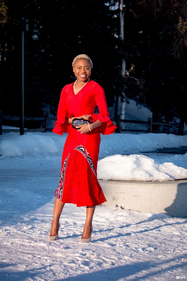 Turn heads and drop jaws looking like a million bucks in this ankara scuba sheath dress. Louisa Moje shares this one-of-a-kind neoprene midi dress as part of her 30 days series featuring stunning African print styles. Talk about a dress that hugs in all the right places! She brought the dress to life with a classic pearl necklace, embellished clutch and animal print leather pumps. #africanprint #ankarafashion