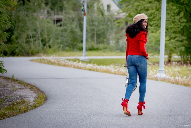 If you're at a loss on how to style a French beret right now, READ this post! For the longest time, I struggled to make a black beret look good on me like it did on others. Read on to find out 10 easy ways to wear a French beret this season + the latest trends in beret hat fashion and where to get them. #beret