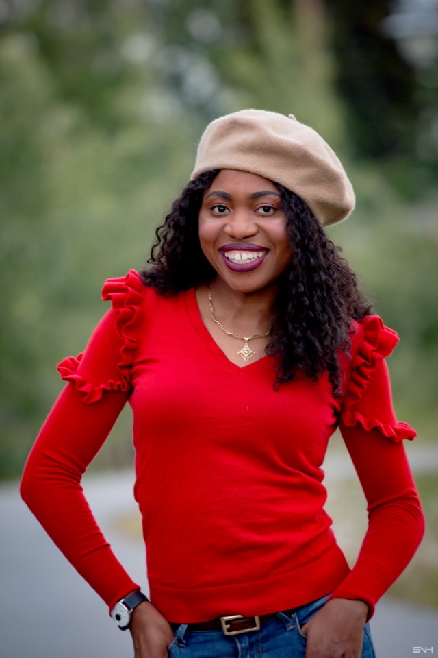 If you're at a loss on how to style a French beret right now, READ this post! For the longest time, I struggled to make a black beret look good on me like it did on others. Read on to find out 10 easy ways to wear a French beret this season + the latest trends in beret hat fashion and where to get them. #beret