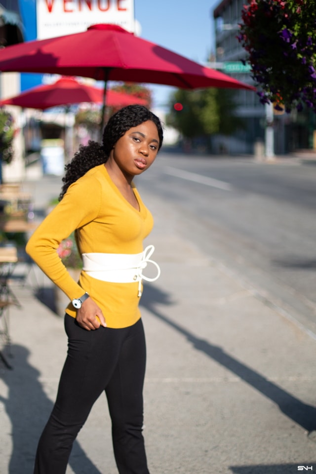 Finally a simple and practical way to style a bright color sweater. Love how she styled this mustard yellow sweater outfit with a complementary cream color obi belt. The two-tone ballet flats ties the entire look together! This fall look is all about yellow sweaters, yoga pants, pullover sweaters, Alaska blogger, New Jersey fashion blogger, and cozy outfits.