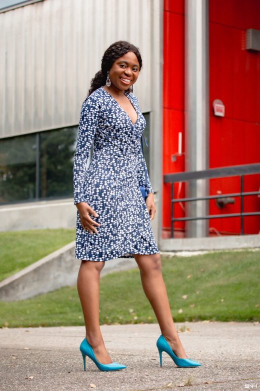 2 Simple Ways to Wear a Navy Floral Wrap Dress Today | Everyday Style