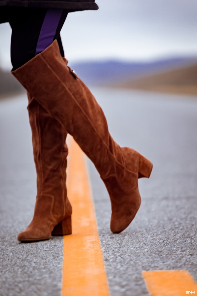 Stop scrolling! I found the best affordable over the knee boots for women and it’s available in both regular and wide width! And this pair of boots has the perfect block heel that makes it a great transitional OTK boots for summer to fall and fall to winter. Read to discover two unique ways to style this boots for fall and early winter. 