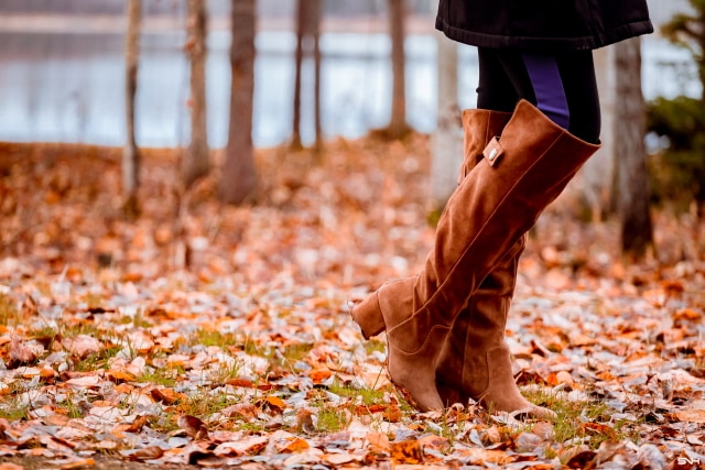 Stop scrolling! I found the best affordable over the knee boots for women and it’s available in both regular and wide width! And this pair of boots has the perfect block heel that makes it a great transitional OTK boots for summer to fall and fall to winter. Read to discover two unique ways to style this boots for fall and early winter. 