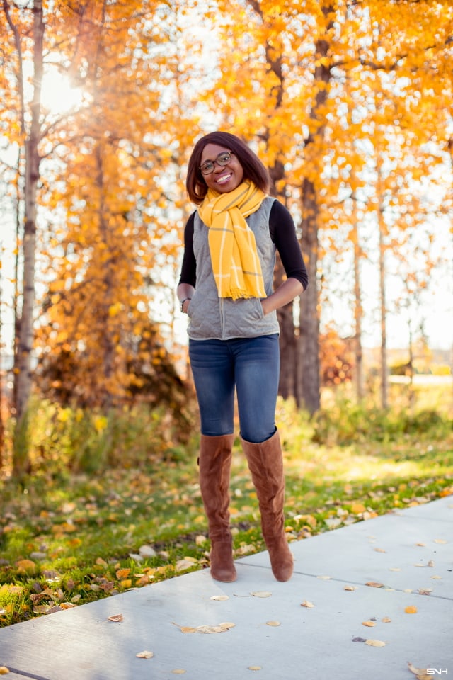 Stop scrolling! I found the best affordable over the knee boots for women and it’s available in both regular and wide width! And this pair of boots has the perfect block heel that makes it a great transitional OTK boots for summer to fall and fall to winter. Read to discover two unique ways to style this boots for fall and early winter. 