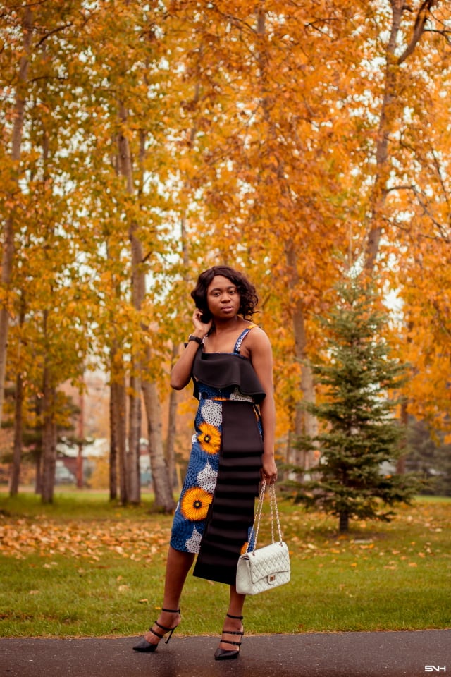 Oh how I love this African print midi dress. The dramatic scuba drapes and sleeveless design makes this dress practical and modern. Paired with a classic triple-strap heeled sandals and designer-inspired quilted crossbody bag, this ankara dress is a stunner!