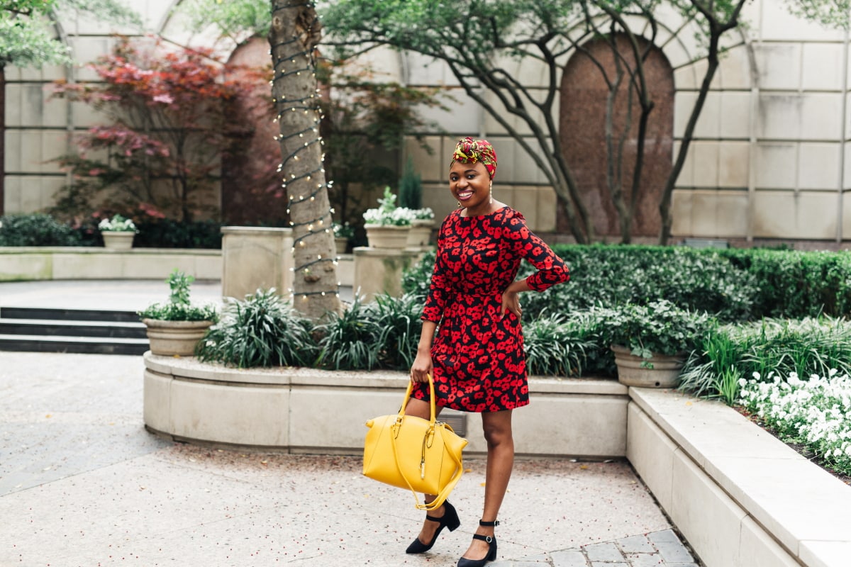 Sharing a stunning ankara scarf and summer dress outfit with you today. And a roundup of the best genuine ankara head ties and where to get them for cheap today. Keep reading to get the details. #africanfashionoutfits #summerstyle #ankarafashion #headwear