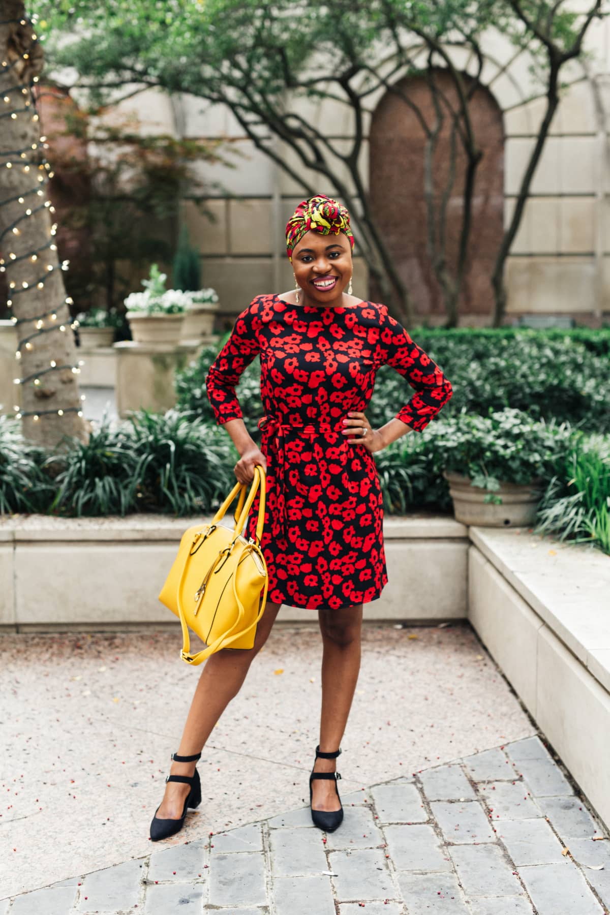 Crushing on this dazzling head wrap outfit espexxially with how she paired that African print turban with a cute summer dress. An unlikely combination that works perfect for the office, school, brunch, church, and even weddings. Plus it’s an effortless style on bad hair days. #africanfashionstyles #ankara #dashiki #headwraps