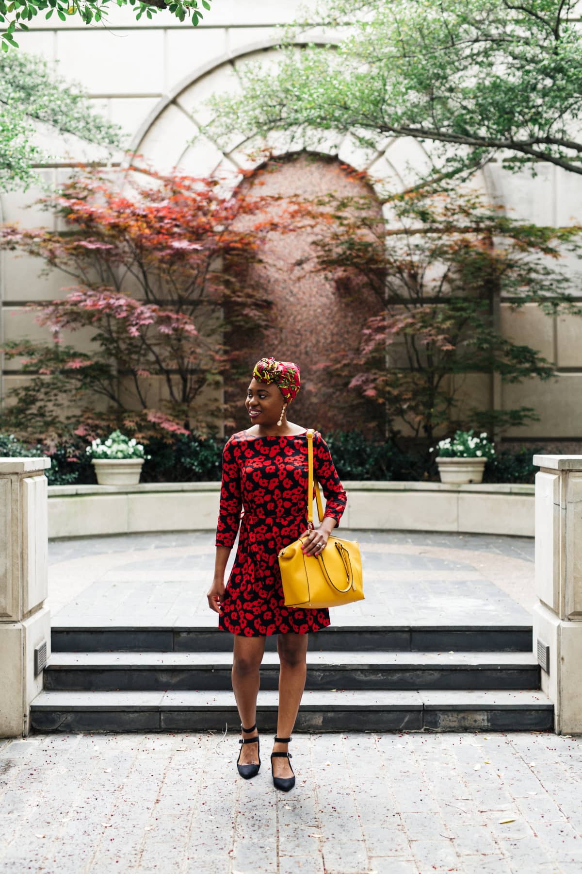 Sharing a stunning ankara scarf and summer dress outfit with you today. And a roundup of the best genuine ankara head ties and where to get them for cheap today. Keep reading to get the details. #africanfashionoutfits #summerstyle #ankarafashion #headwear