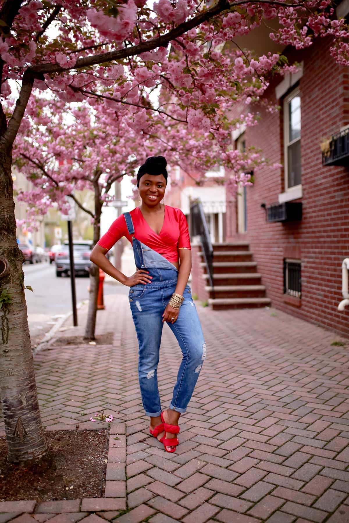 New Jersey fashion blogger shows us her favorite way to wear the distressed denim overalls trend. Regain that youthful vibe for a day out or dress it up for work and meetings. #distressedjeans #overalls