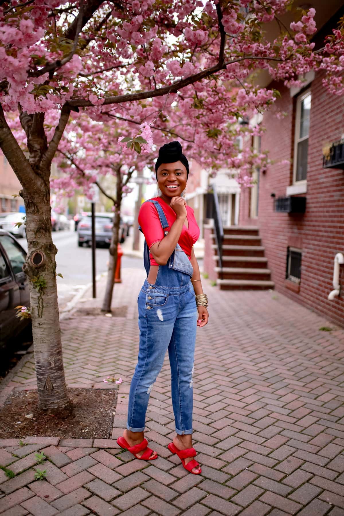 So many ways to rock a distressed denim that you never imagined. And the great thing about work-inspired overalls is that they look good on all body types. Read more to discover the key to getting the perfect overalls.#jeansoutfit #trendyfashion