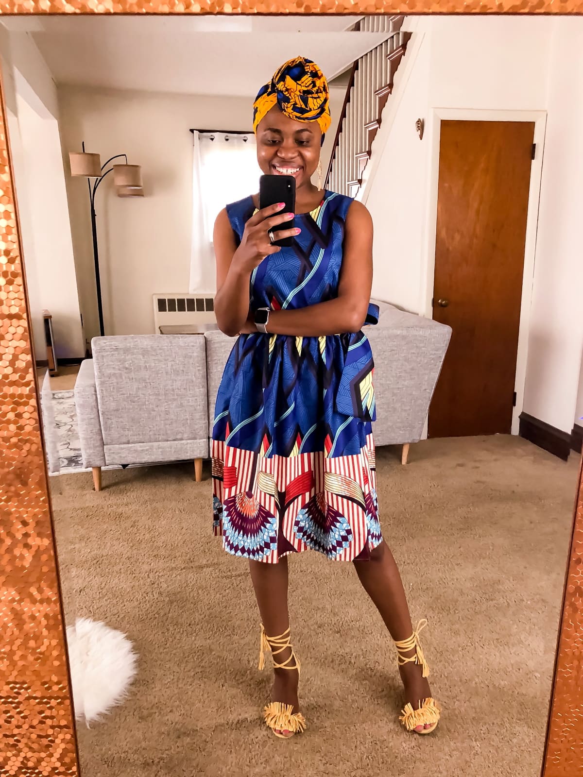 I spent over $200 buying clothes on Amazon so you wouldn’t. Keep reading to find out the best (and worst) African print clothes on Amazon. I couldn’t believe it when I spotted a dashiki dress for $16! Amazon fashion haul includes the prettiest asymmetrical ankara dress, a steal on a pleated African fashion dress, the best African print head scarves, and even a 3D printed ankara infinity dress.