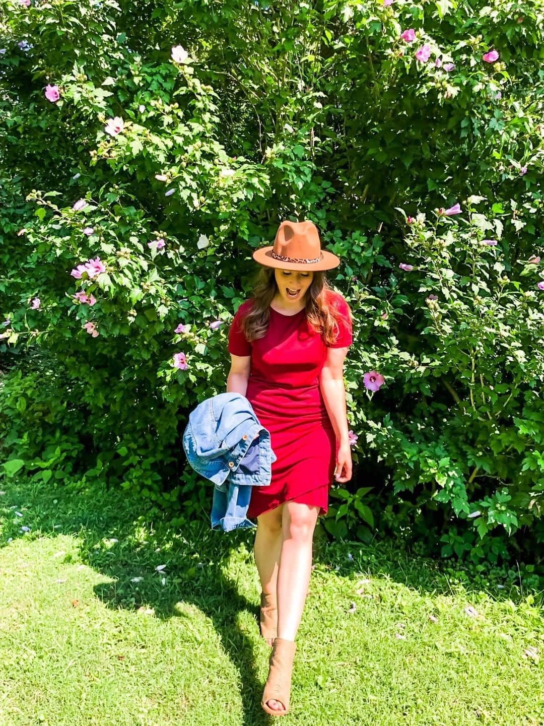 The viral BTFBM dress as seen on style blogger @tay.andco! Love her pairing of this Amazon t-shirt dress with fedora hat and stylish booties. Do we like?