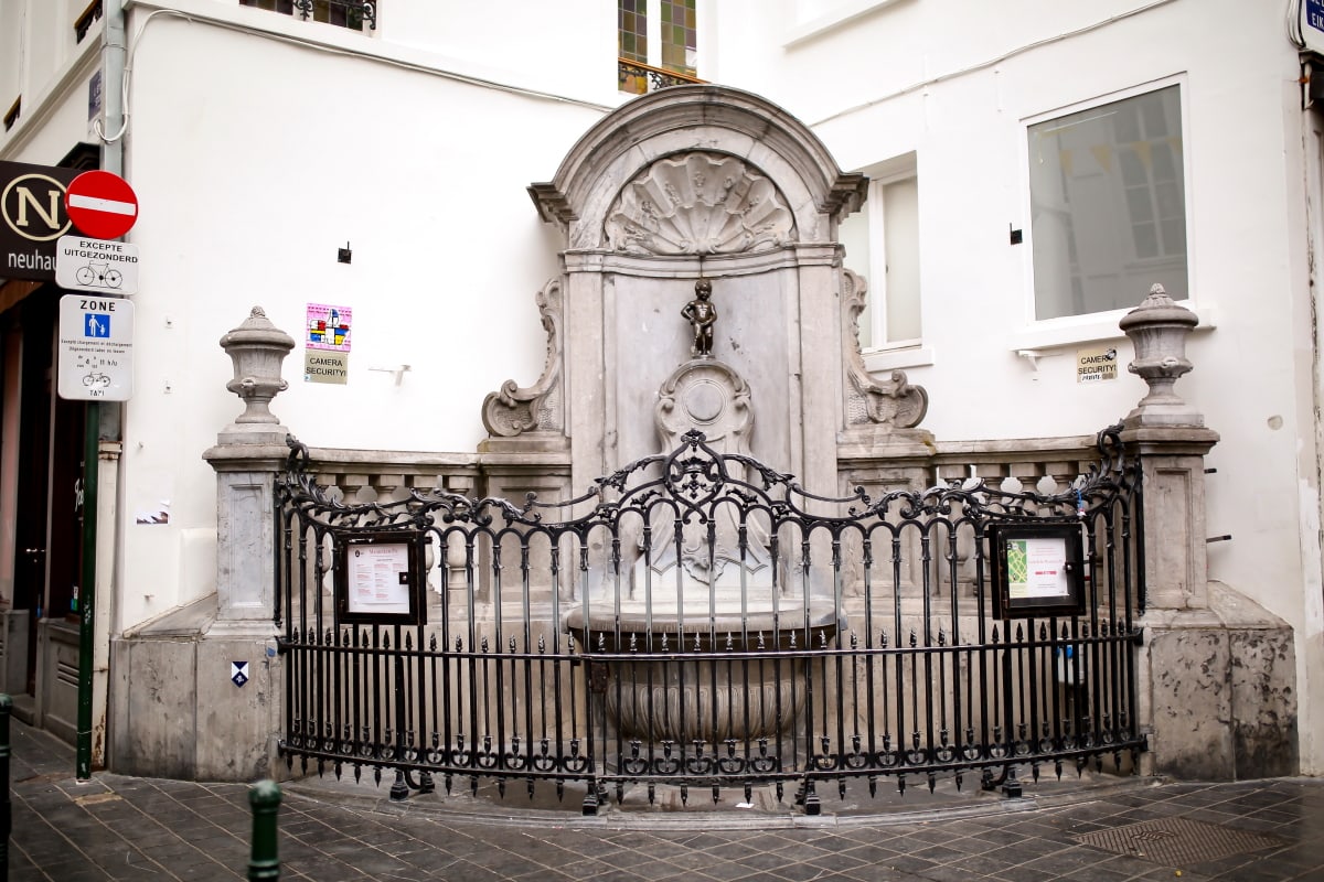 A comprehensive guide on everything you need to know about the Manneken Pis in Brussels including the Peeing Boy clothes, history, Jeanneken Pis including the best time of the day to see Le Petit Julien.