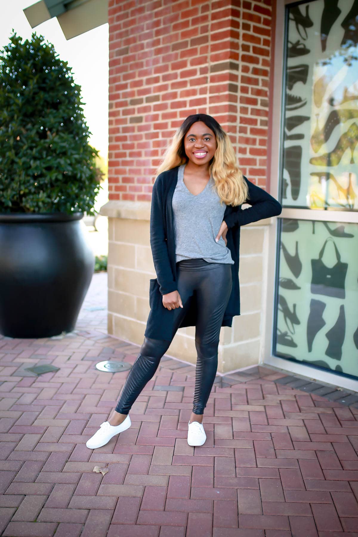 Spanx faux leather leggings review | Is this Spanx leggings worth the money? I bought this Moto leggings and share my thoughts in this review. Keep reading to get the scoop on if this leggings is worth the hype or a waste of money.