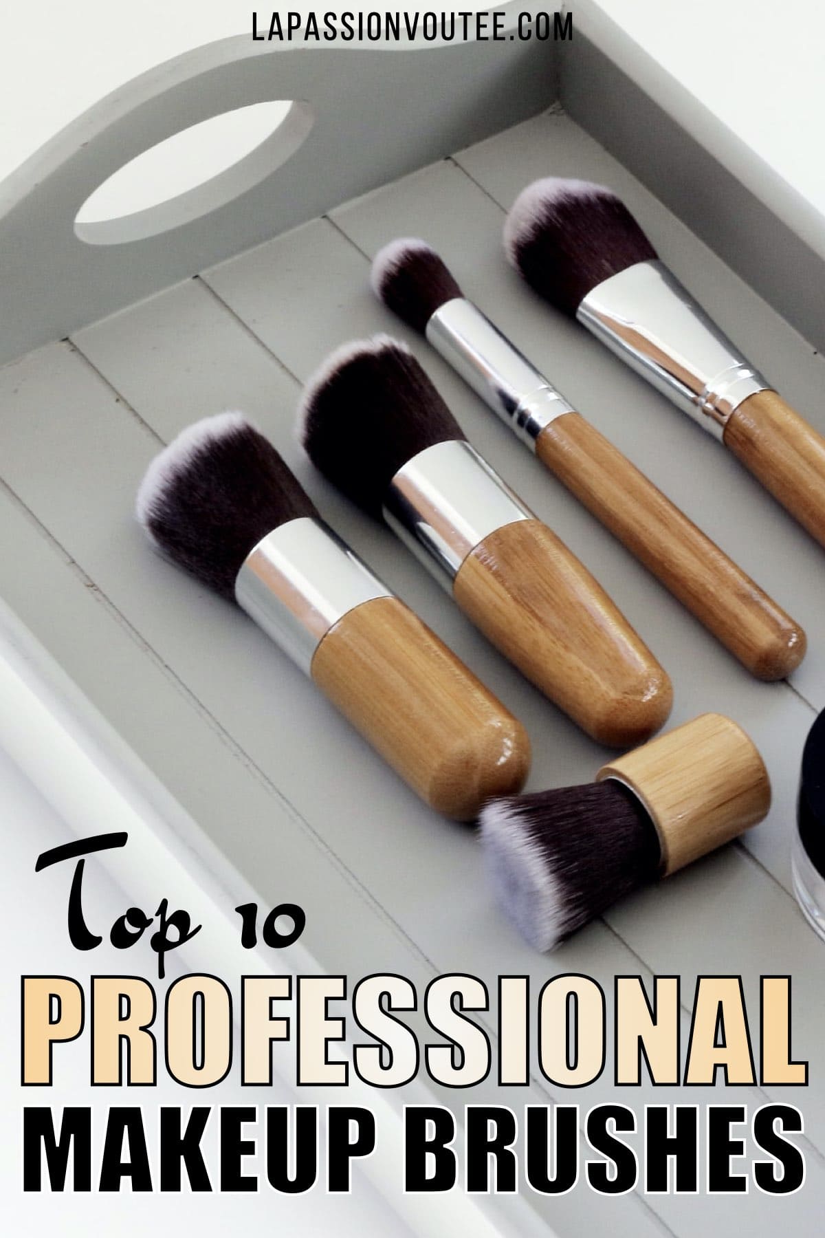 Discover the best professional makeup brush sets and best-selling on a budget. These brush kits are both amazing for beginners and awesome for professionals.