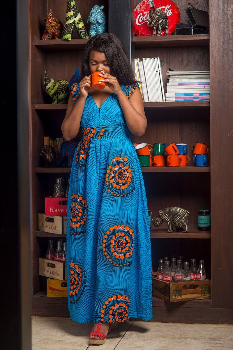 An epic roundup of over 45 elegant wax print African print dresses in 2020. Plus details on where to get the best ankara maxi dress without spending a fortune. From ankara Dutch wax, Kente, to Kitenge and Dashiki. All your favorite styles in one place. Click to see all! #africanfashionoutfits #kente