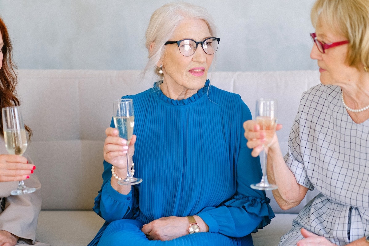 What to Wear to a Retirement Party: 30+ Outfit Ideas