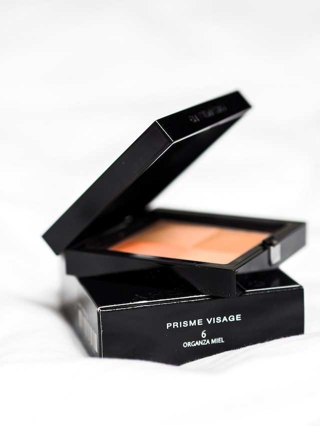 a cream to powder foundation