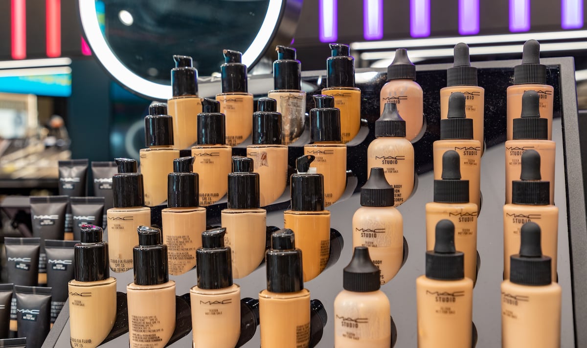 7 Best MAC Foundation for Oily Skin You Should Try FIRST [Buying Guide]
