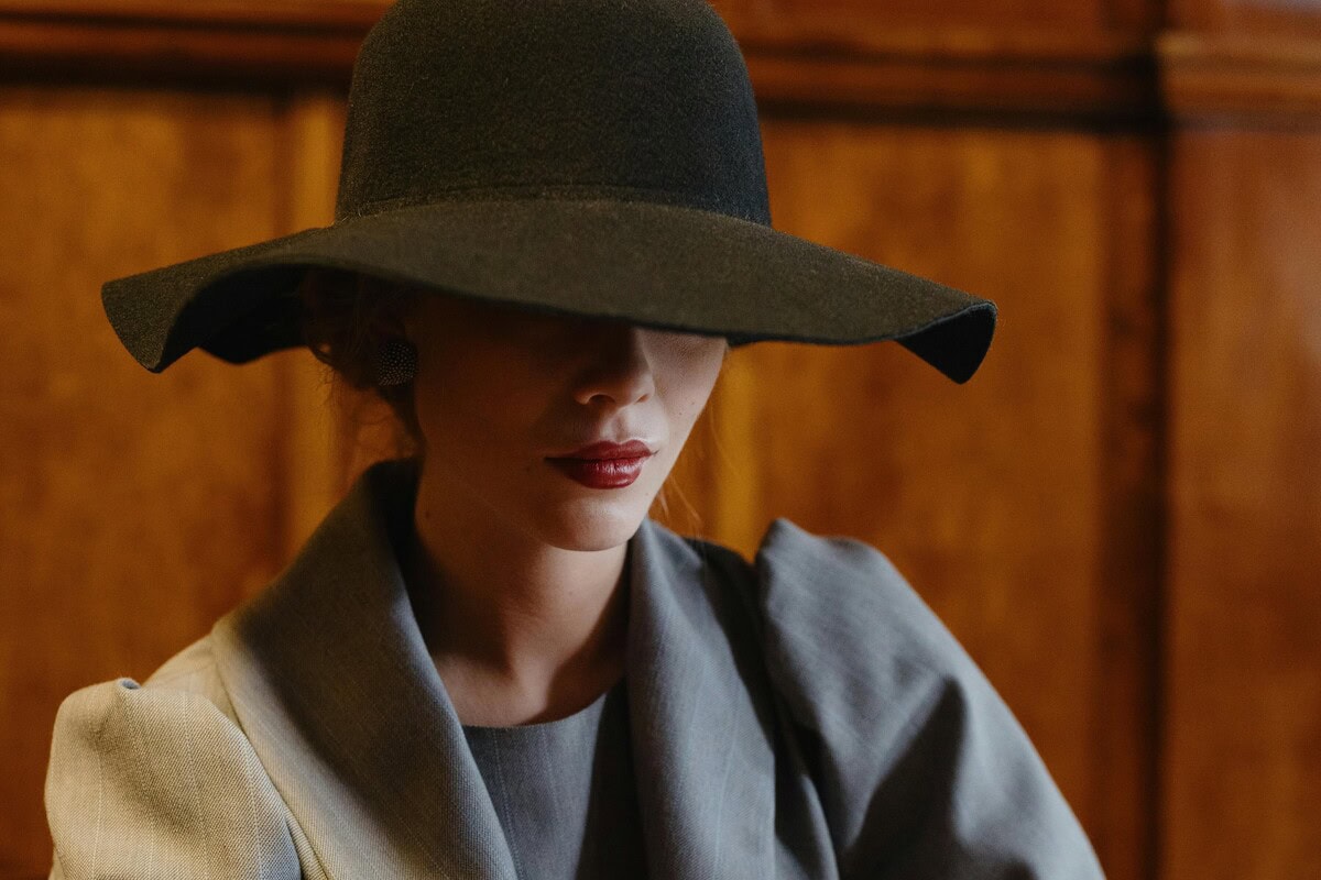 wide brimmed hat