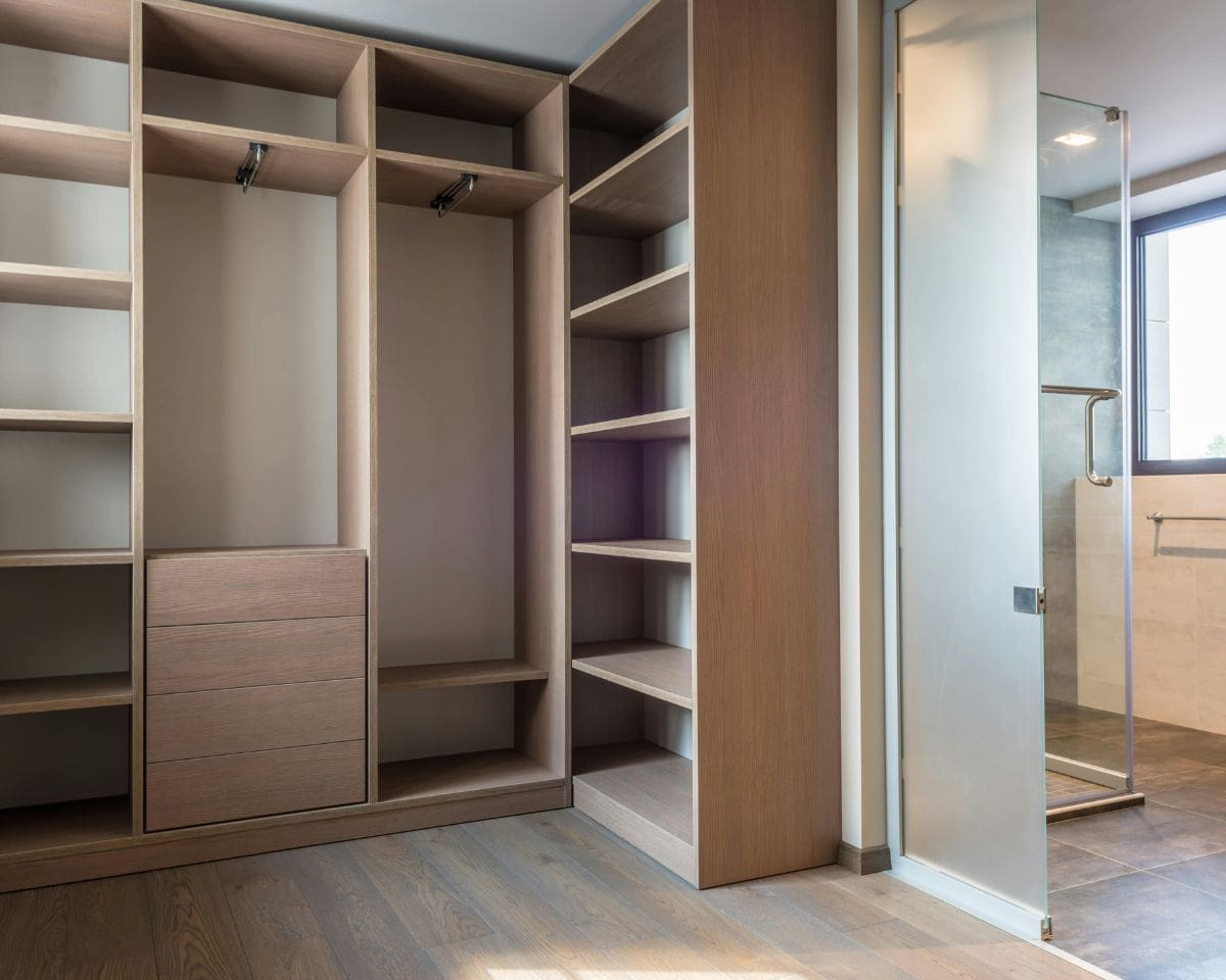 13 Tips to Organize Your Wardrobe and Rediscover Hidden Gems 1