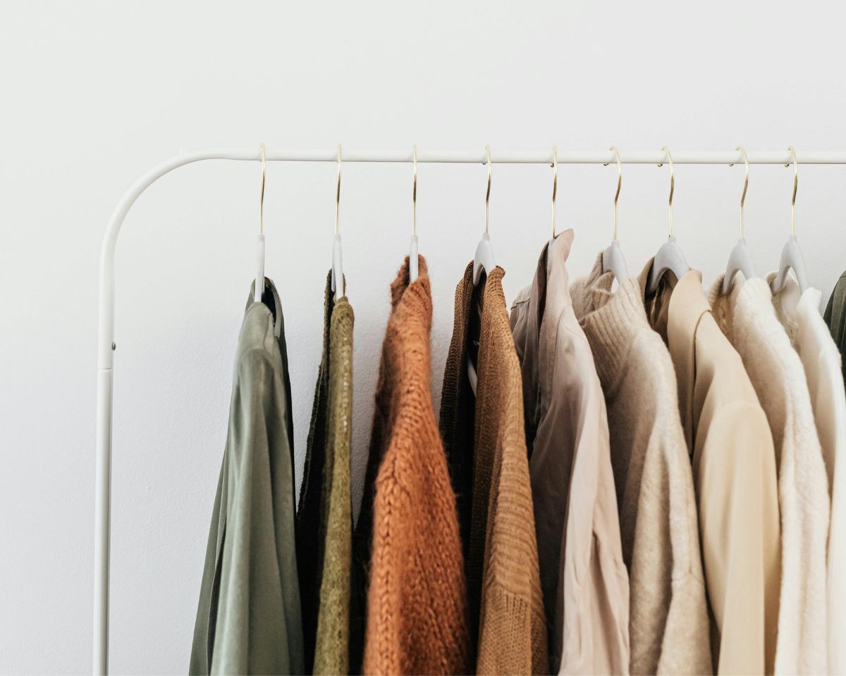 13 Tips to Organize Your Wardrobe and Rediscover Hidden Gems