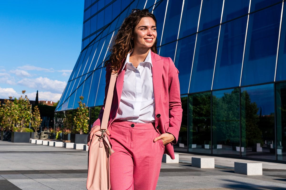 beautiful young corporate businesswoman strolling 2025 01 20 18 47 36 utc