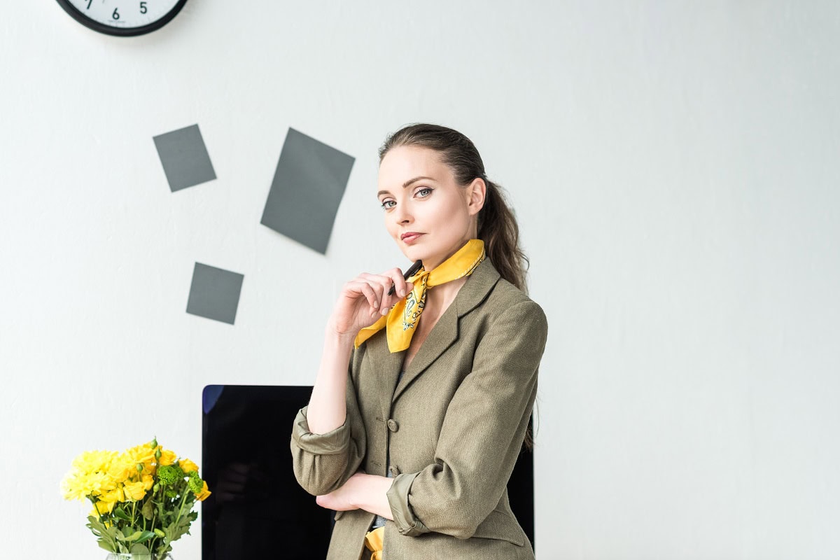 portrait of attractive businesswoman with pen look 2024 11 12 12 47 08 utc