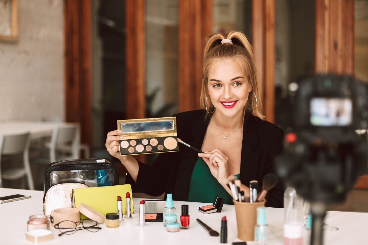 young pretty beauty blogger talking about cosmetic 2024 10 21 09 48 38 utc