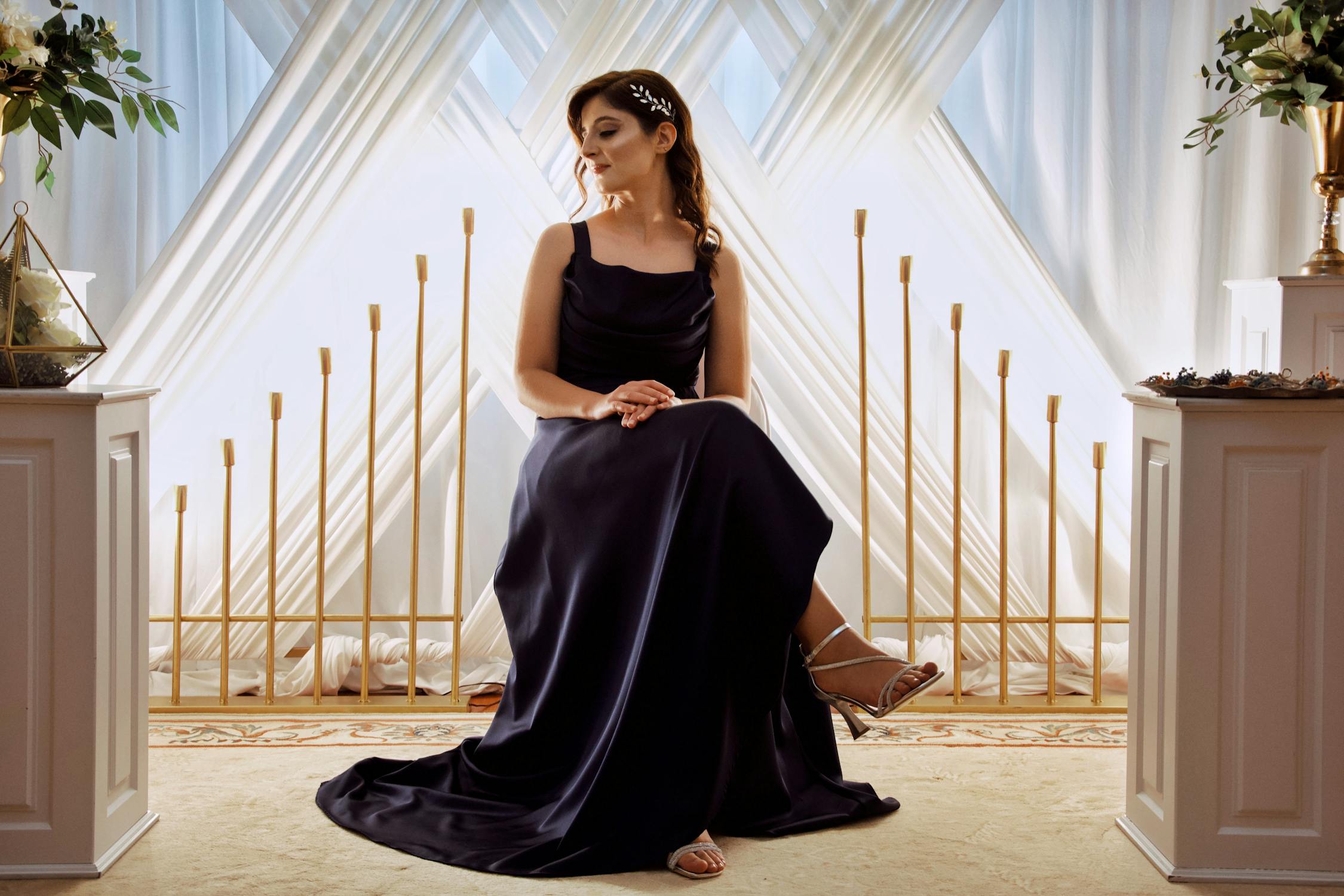 free photo of bride sitting in dress