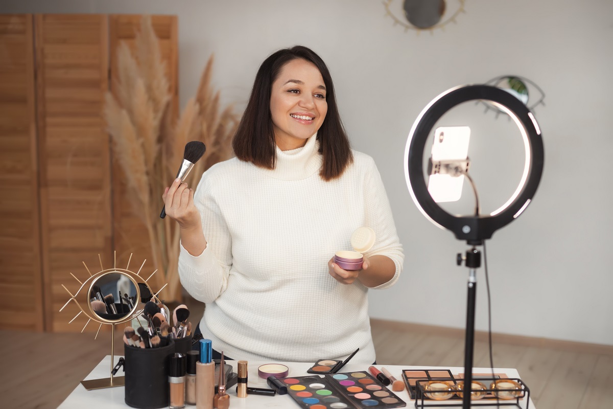 makeup blogger plus size young beautiful woman bro 2025 02 10 12 55 29 utc