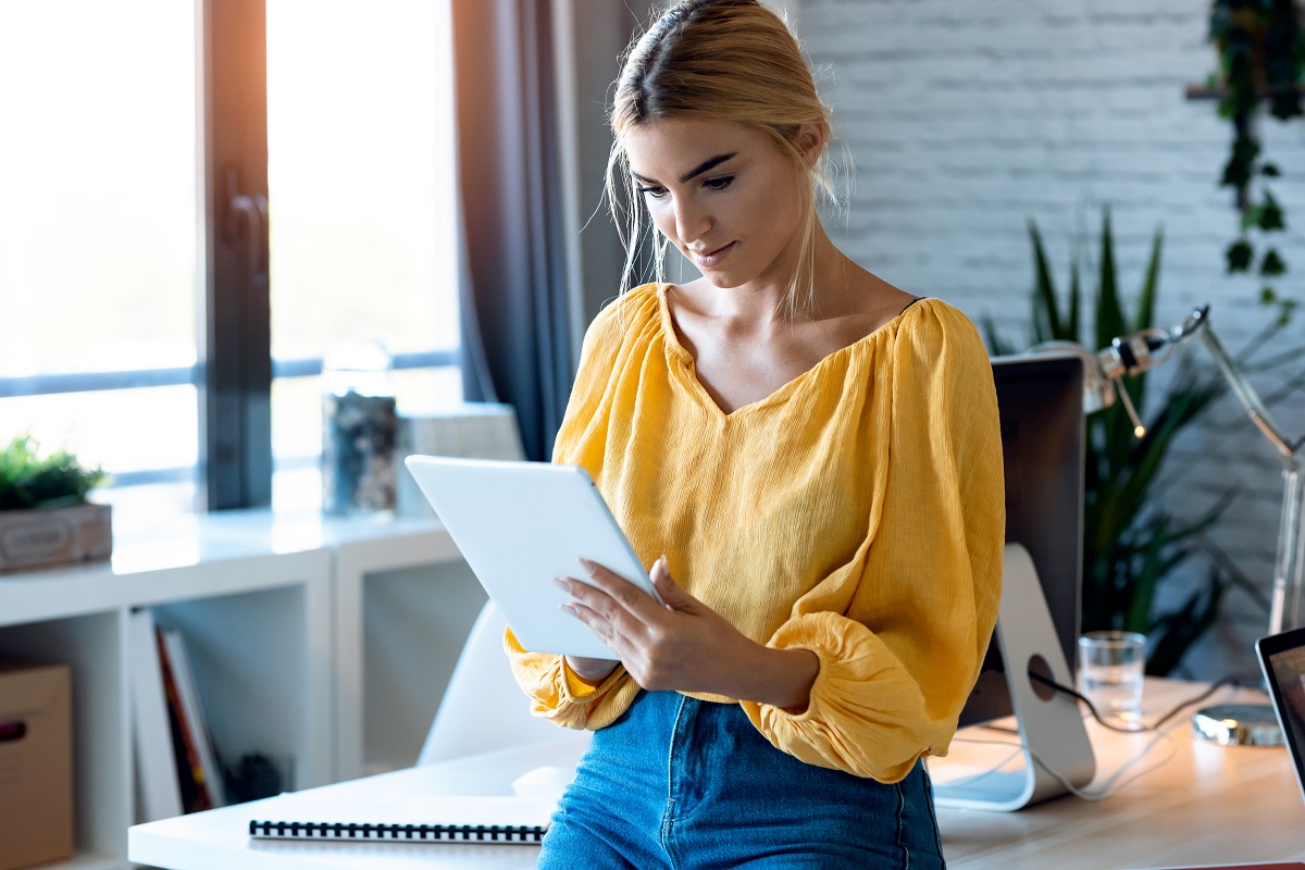 smart freelance business woman seller working with 2024 09 22 11 01 29 utc