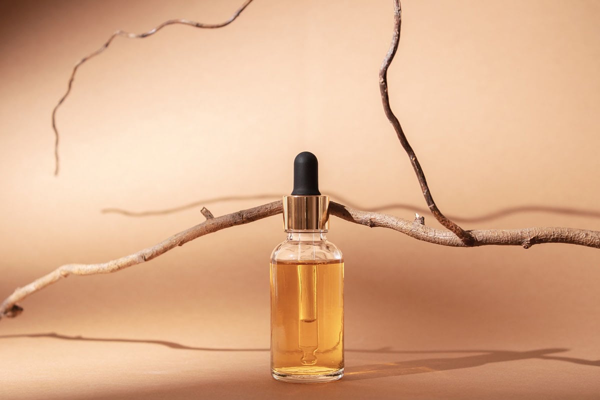 glass dropper bottle with cosmetic oil serum stan 2025 02 22 04 32 28 utc