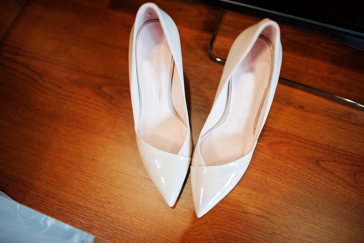 what shoes to wear with wide leg pants