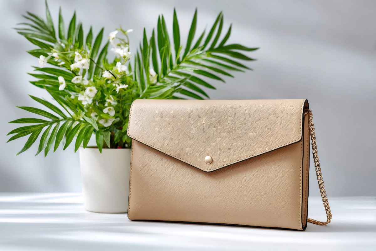 Minimalist leather bag