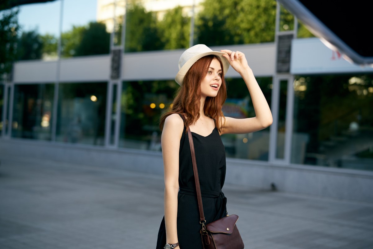 Monochrome look