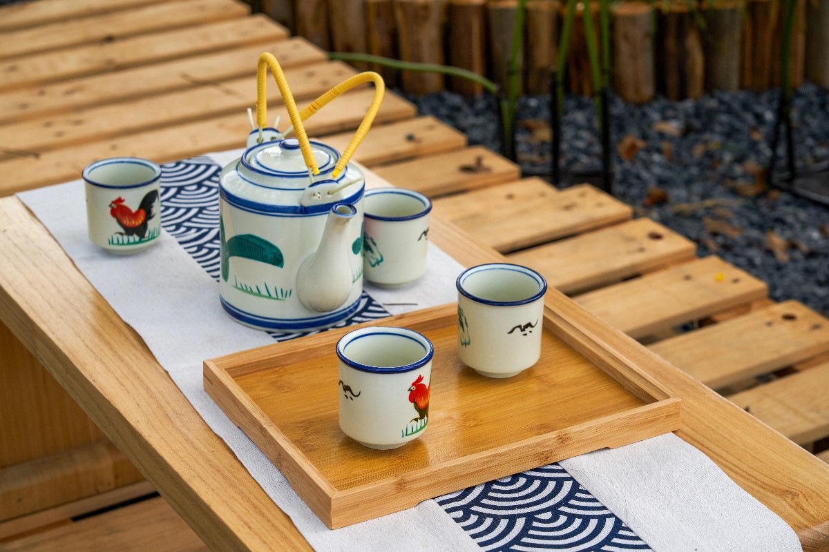 Simple tea set