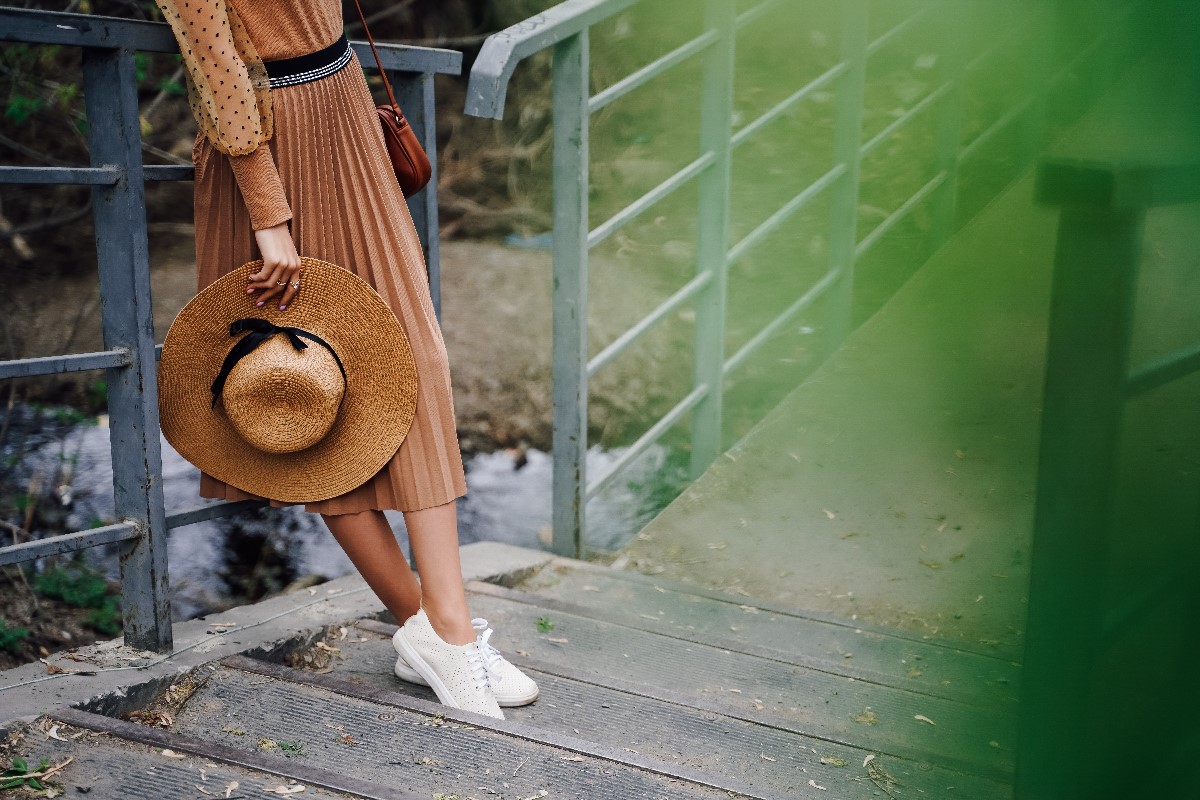 pleat dress with ribbon tied hat