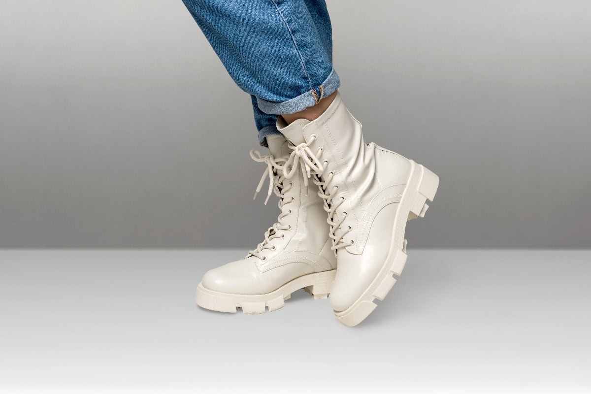 what shoes to wear with wide leg pants
