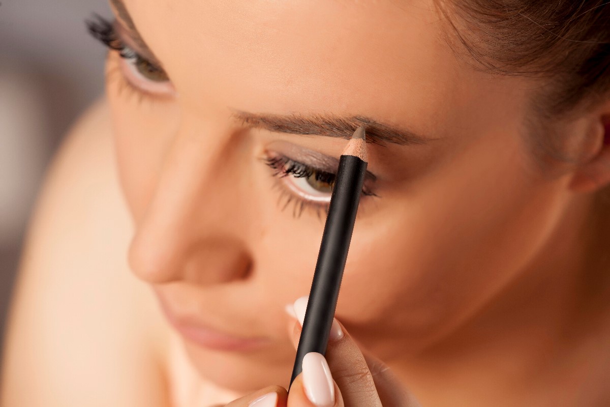 Woman drawing eyebrow