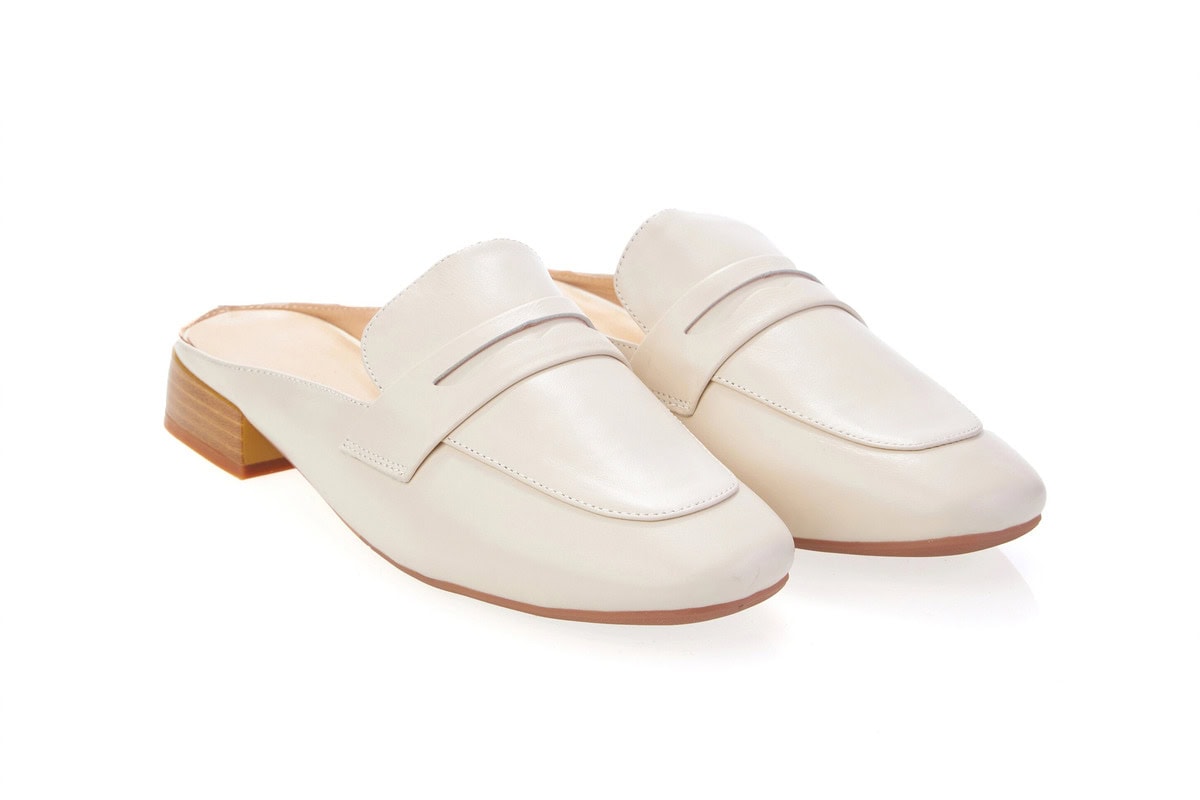 what shoes to wear with wide leg pants
