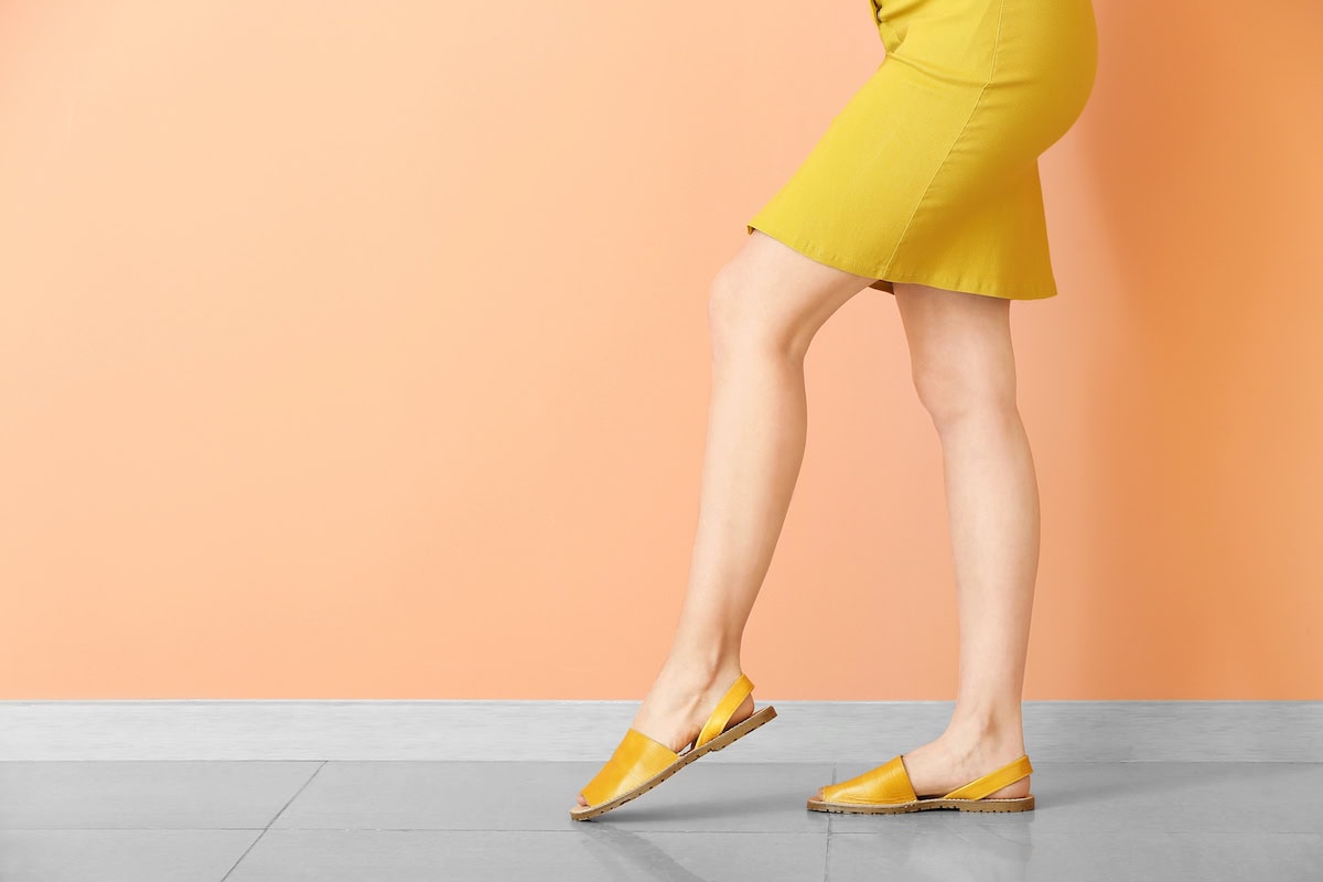 what shoes to wear with wide leg jeans