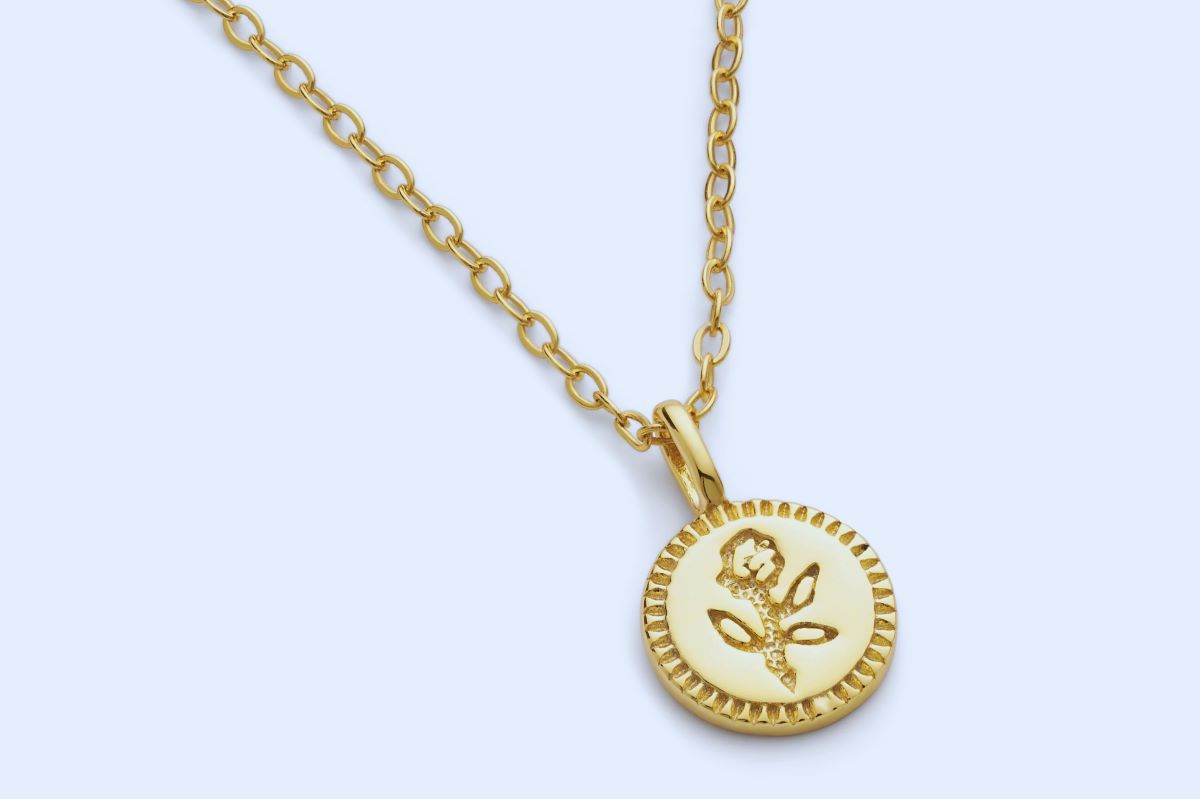 what jewelry to wear with dress neckline