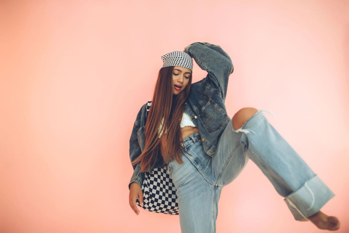 what to wear with wide leg jeans