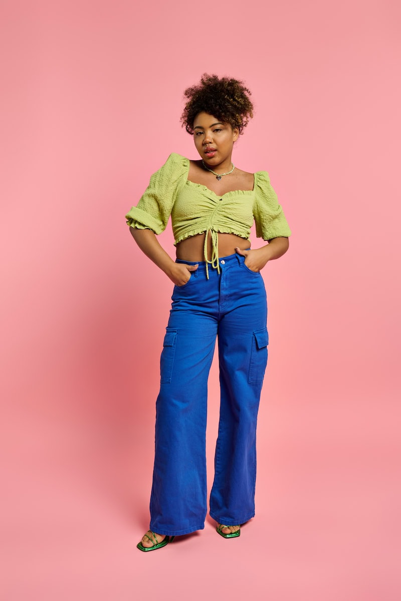 what to wear with wide leg jeans