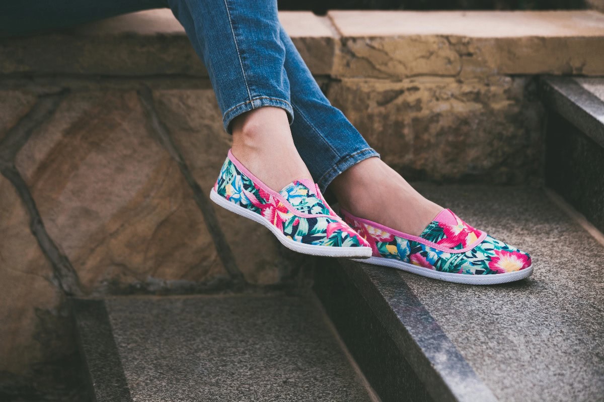 what shoes to wear with wide leg pants