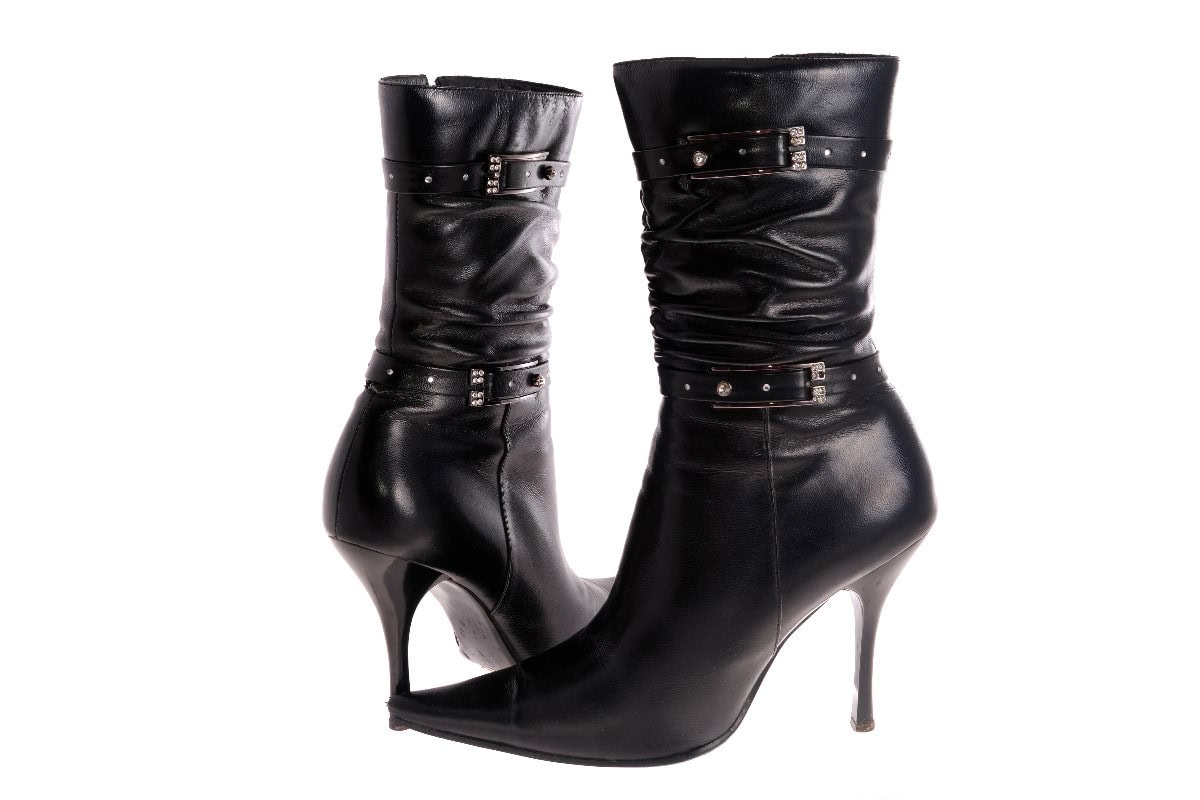 what shoes to wear with wide leg jeans